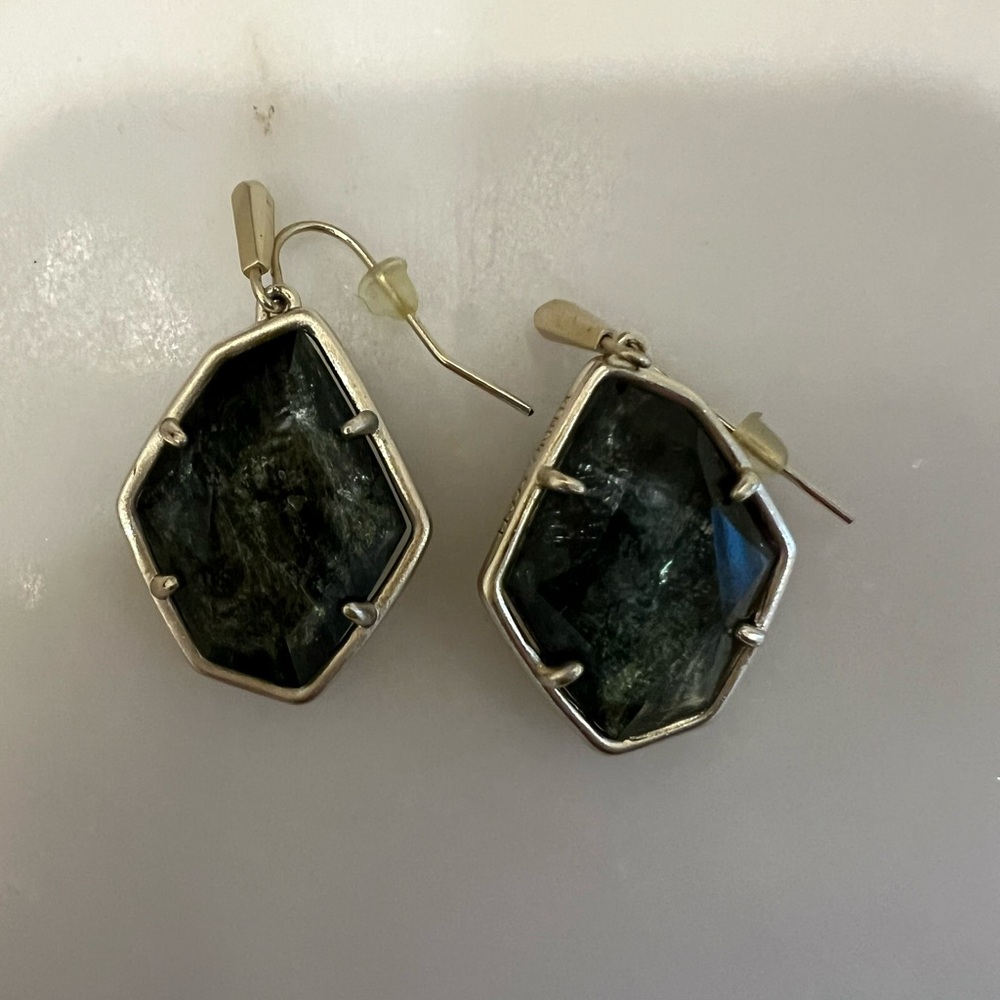 Kendra Scott drop earrings